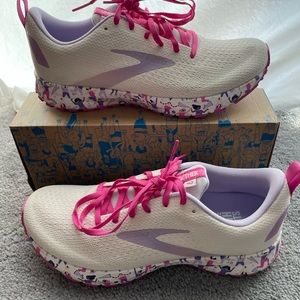 Brooks Revel 4 Size 9.5